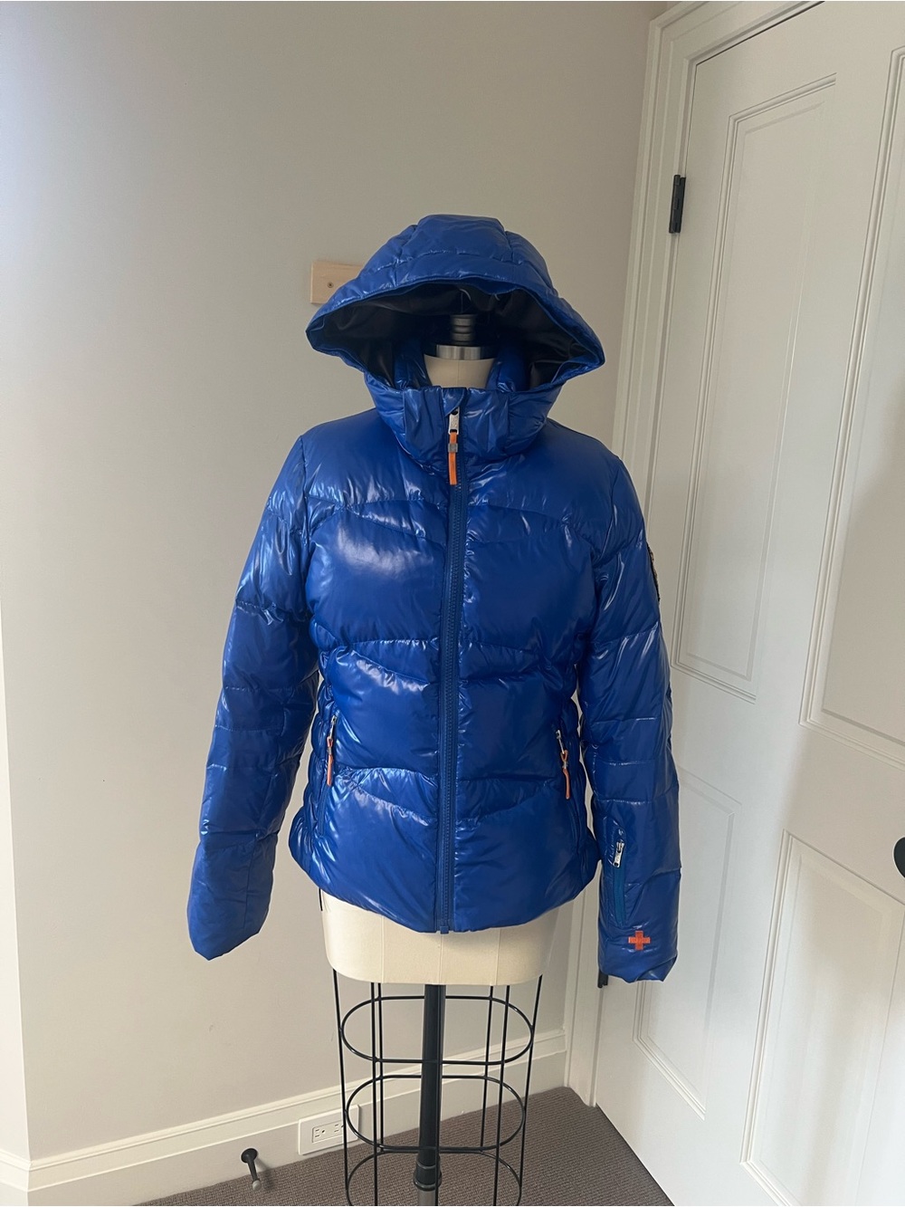 Rossinignol ski jacket Bright Blue Puffer Jacket with Hood. Size M
